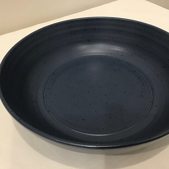 π Bee & Willow 10β Navy Blue Stoneware Serving Bowl β Like New! π - Picture 2 of 4